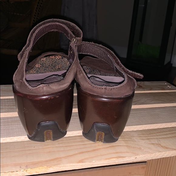 Shoes - Picture 3 of 4